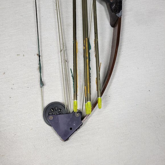 Bear Archery Compound Bow With Quiver Of Arrows Damage Read Description Hunting - Picture 13 of 16